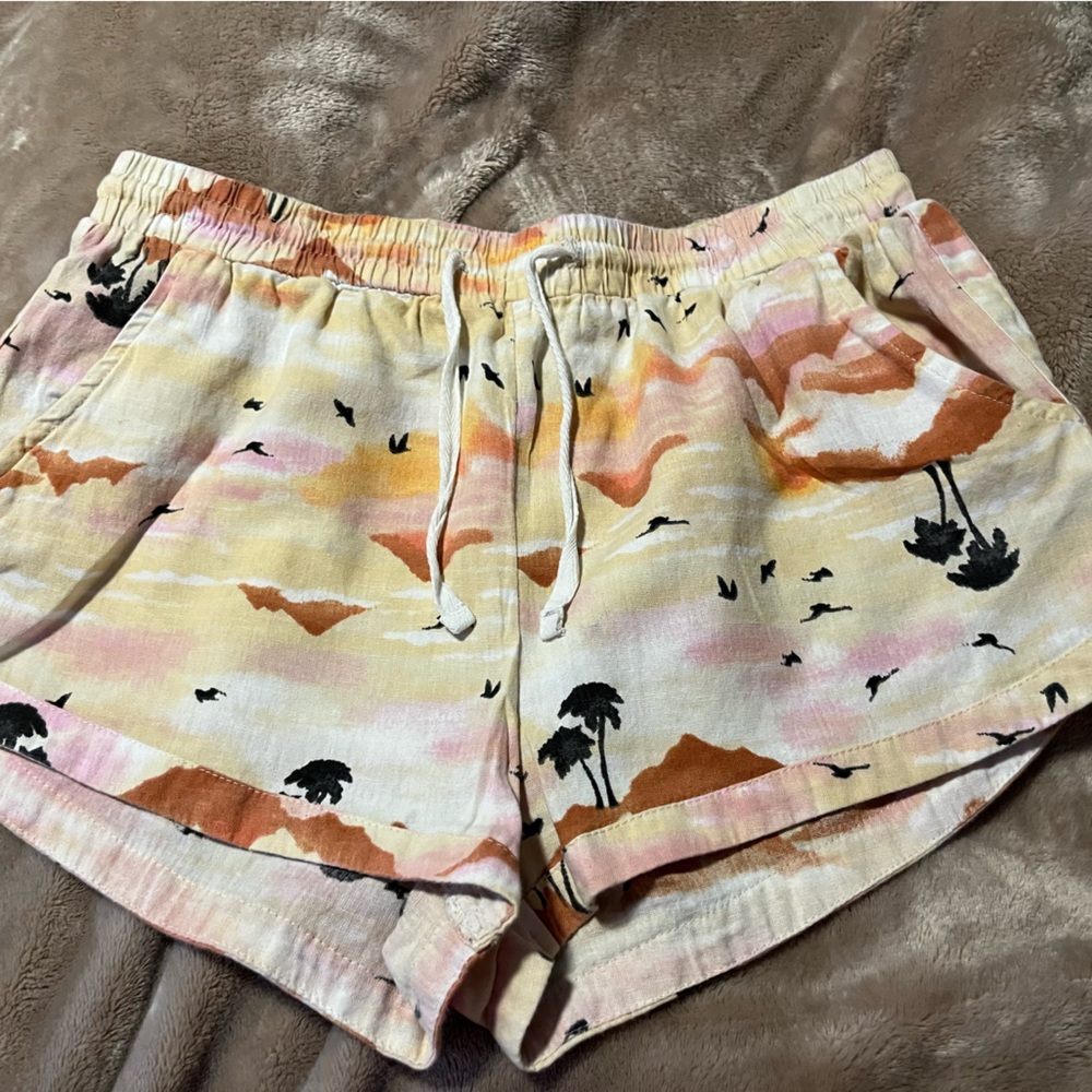 Billabong size Medium shorts